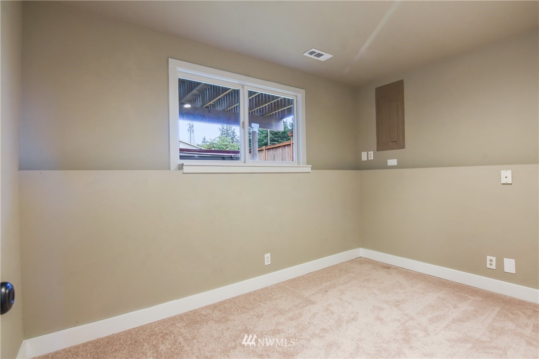318 224th Street Southwest Bothell, WA 98021 - Photo 14 of 23