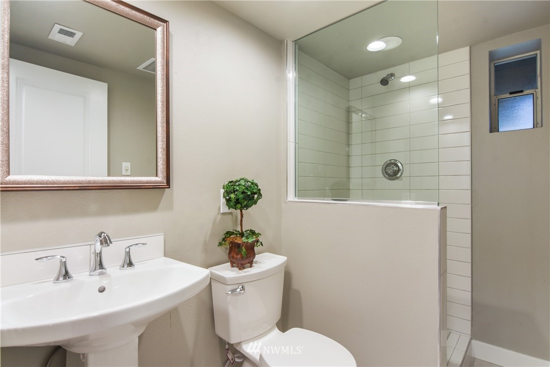 318 224th Street Southwest Bothell, WA 98021 - Photo 15 of 23