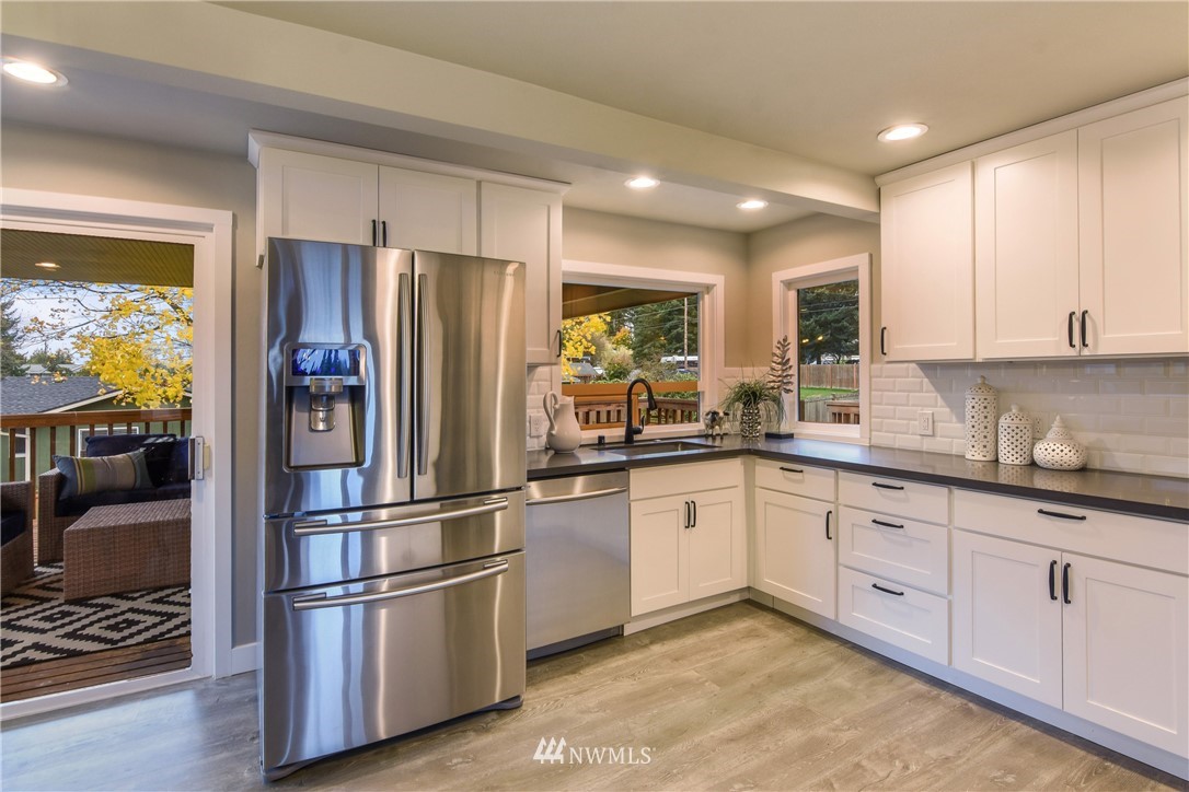 318 224th Street Southwest Bothell, WA 98021 - Photo 4 of 23
