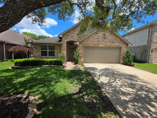 $2,450 | 395 Livingstone Lane, League City, TX 77573