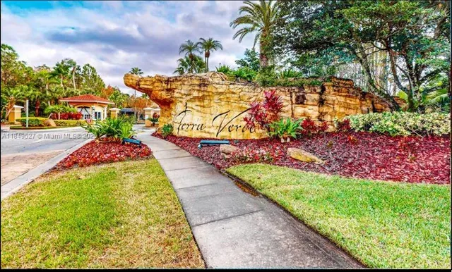 a view of an outdoor space