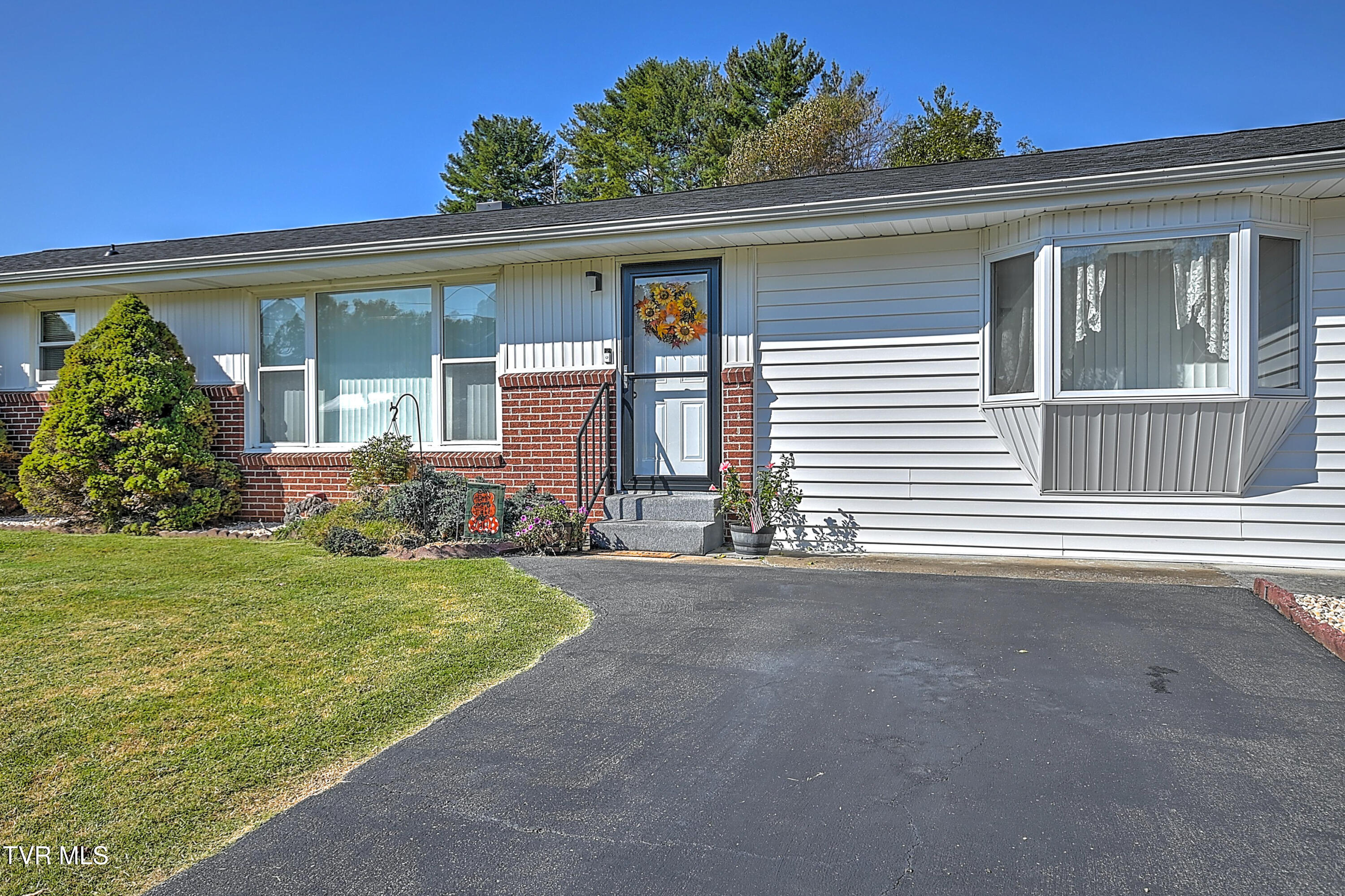 159 Warren Street Fall Branch, TN 37656 - Photo 2 of 63 159 Warren St GC-2