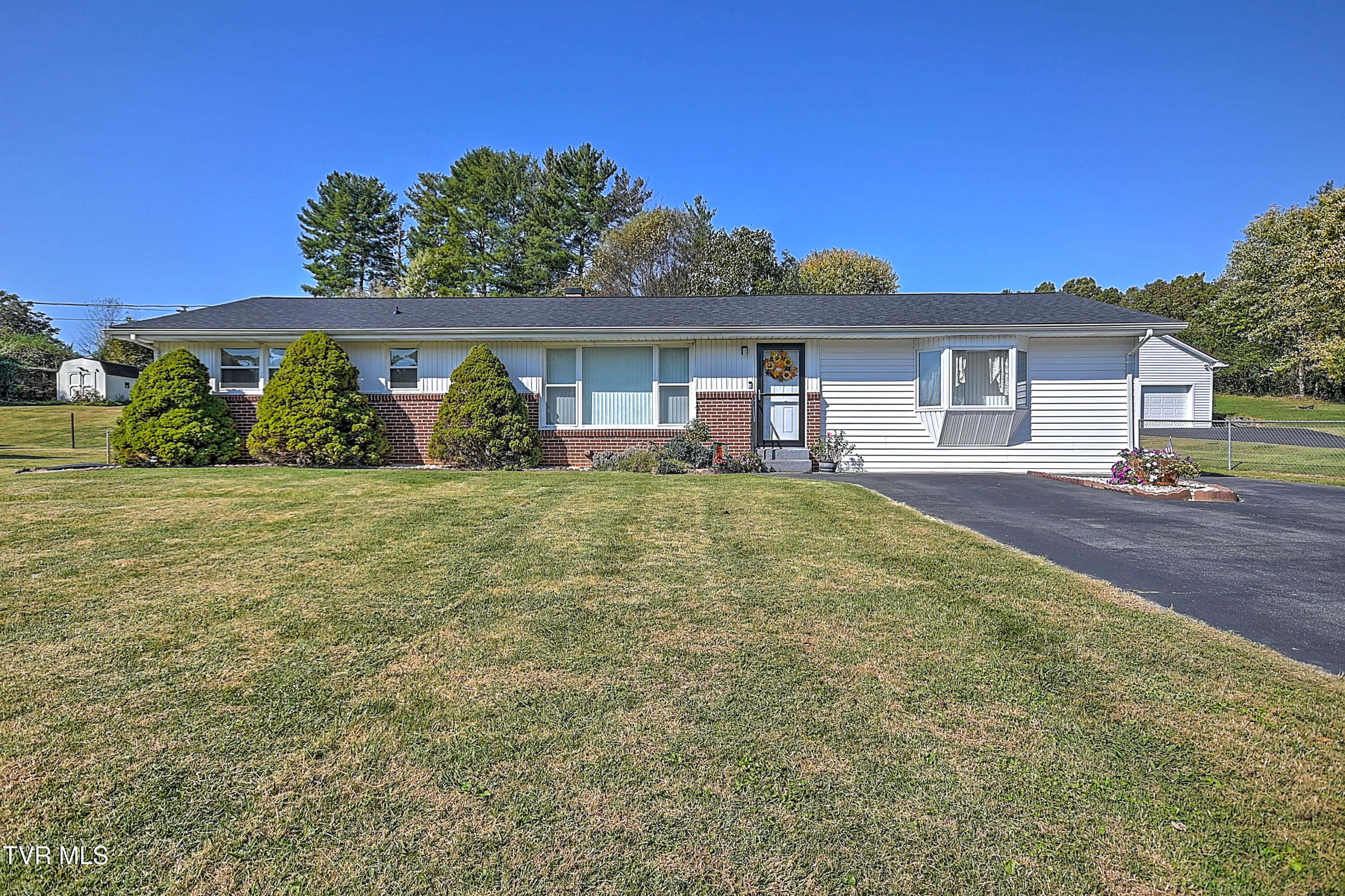 159 Warren Street Fall Branch, TN 37656 - Photo 4 of 63 159 Warren St GC-4