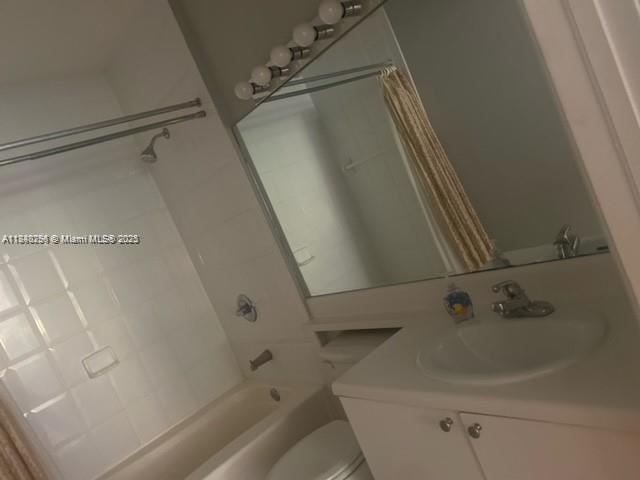 7930 North Nob Hill Road, Unit 304 Tamarac, FL 33321 - Photo 17 of 30 Gallery Image 17