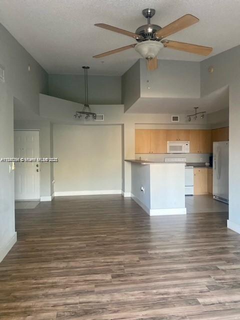 7930 North Nob Hill Road, Unit 304 Tamarac, FL 33321 - Photo 3 of 30 Gallery Image 3