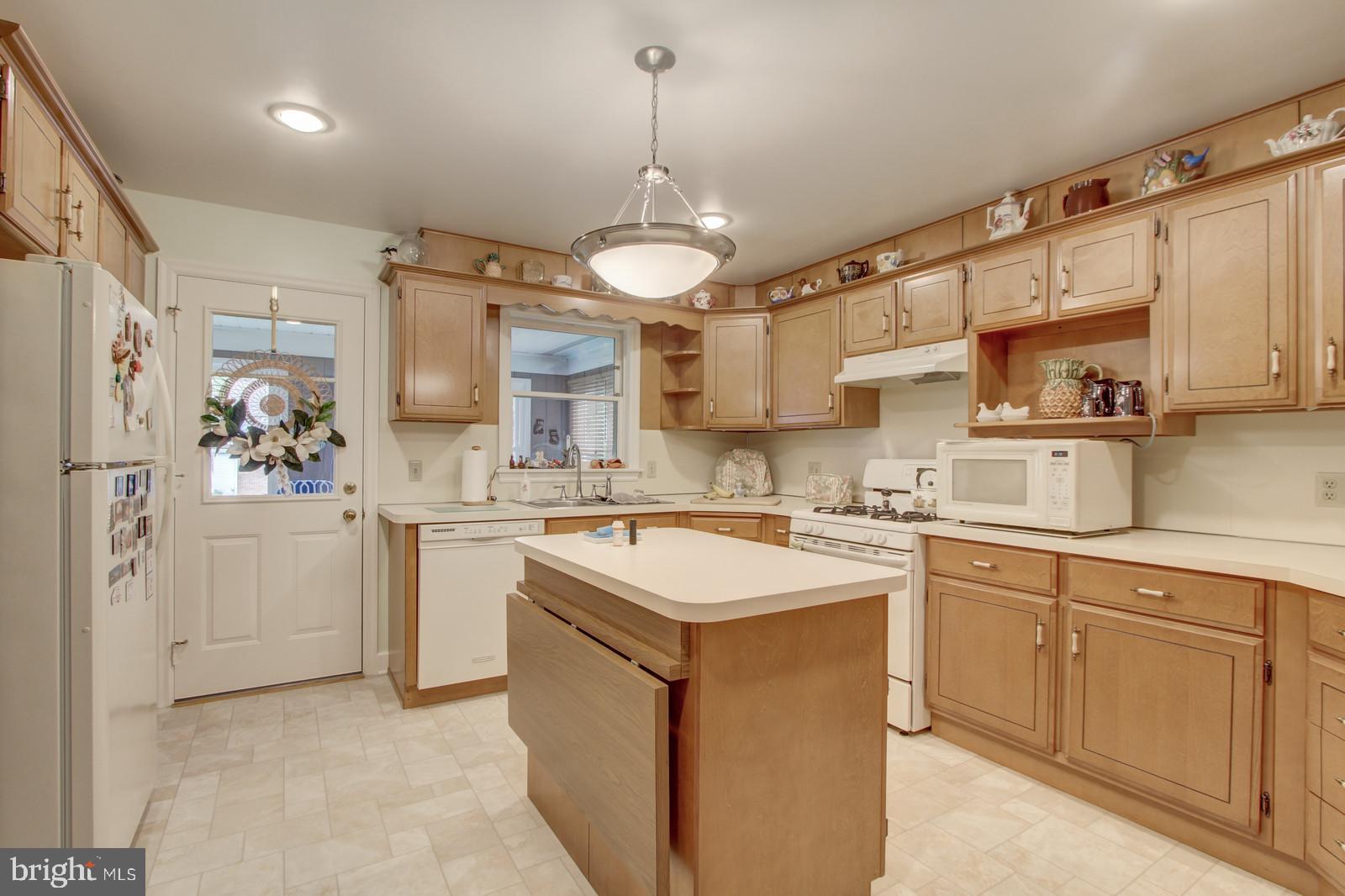 1145 Glendale Road York, PA 17403 - Photo 9 of 30 Gallery Image 9