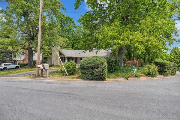 $325,000 | 2009 Montclair Drive, Roanoke, VA 24019