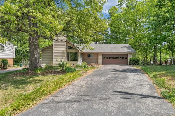 $325,000 | 2009 Montclair Drive, Roanoke, VA 24019