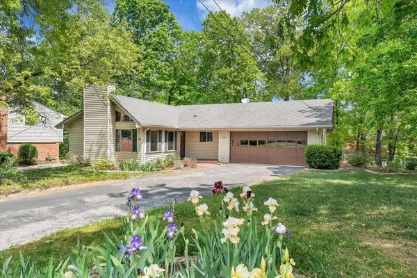 $325,000 | 2009 Montclair Drive, Roanoke, VA 24019