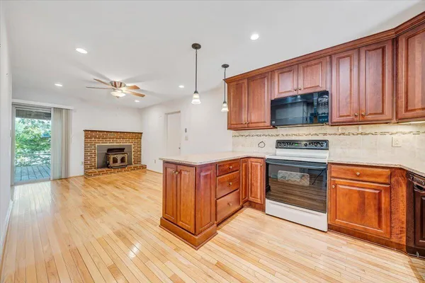 $325,000 | 2009 Montclair Drive, Roanoke, VA 24019