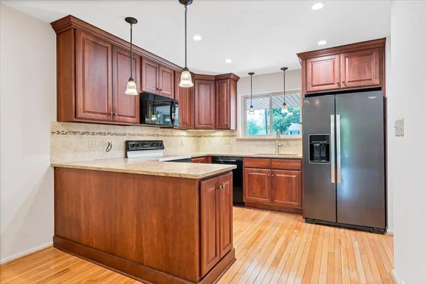 $325,000 | 2009 Montclair Drive, Roanoke, VA 24019