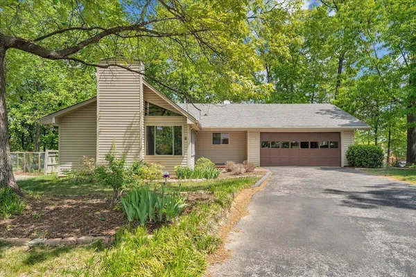 $325,000 | 2009 Montclair Drive, Roanoke, VA 24019