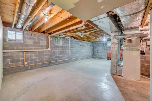 $325,000 | 2009 Montclair Drive, Roanoke, VA 24019