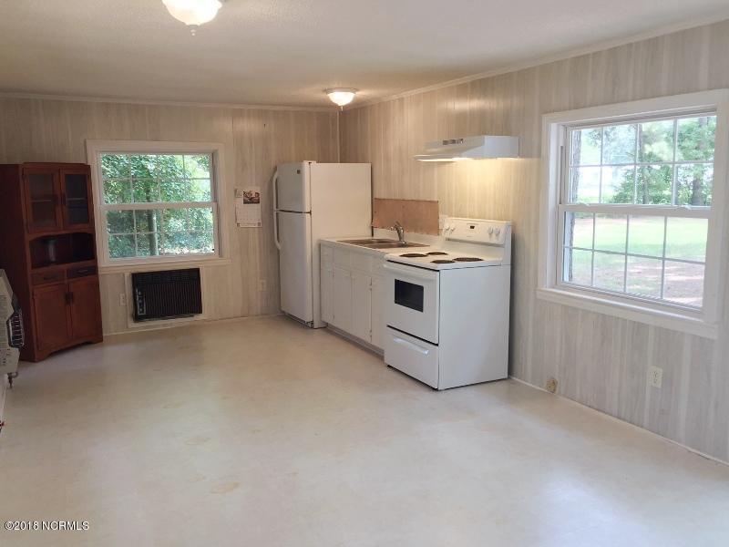 772 Hallsville Road Beulaville, NC 28518 - Photo 5 of 25 5 IMG_1910
