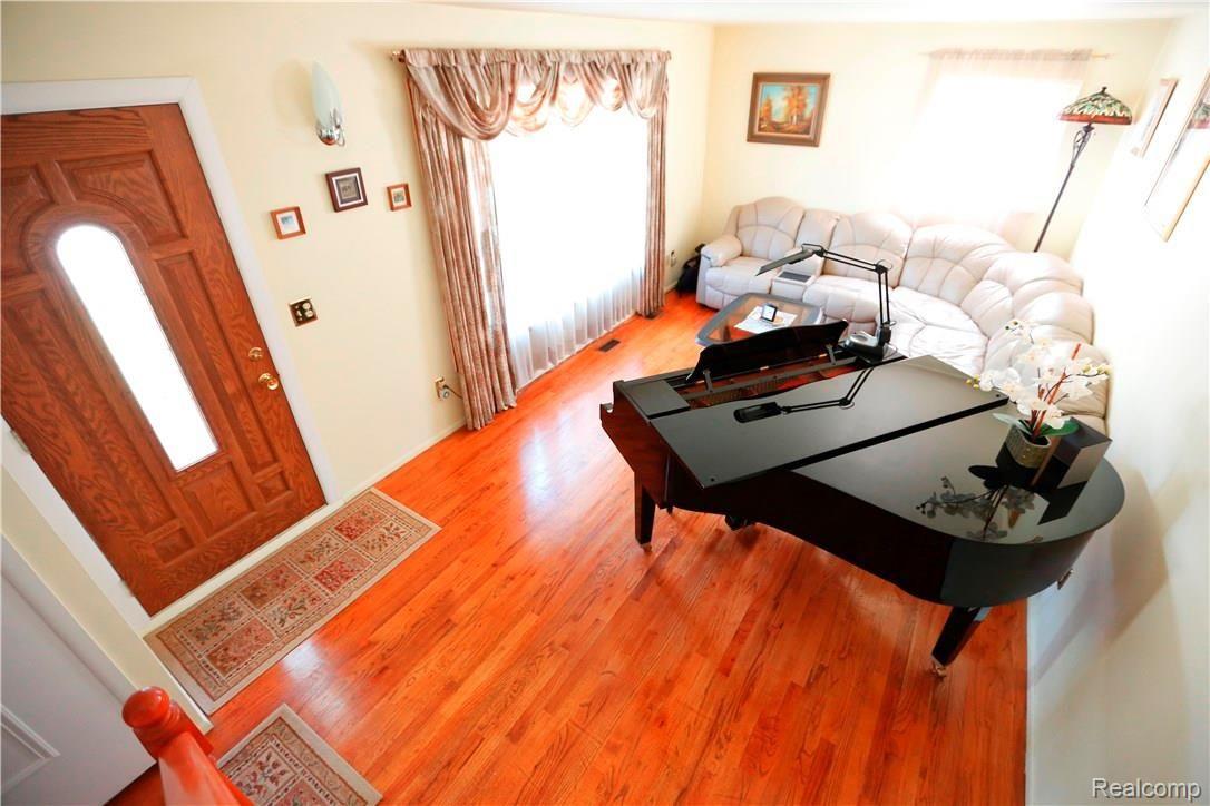 19463 Merriman Road Livonia, MI 48152 - Photo 8 of 51 _I0A5980.JPG