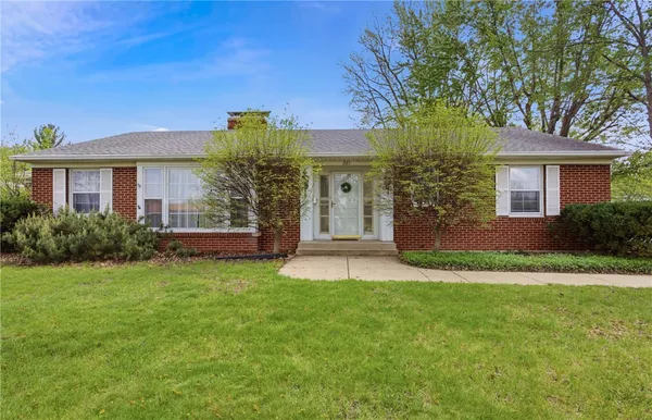 $252,000 | 221 Charleston Avenue, Mattoon, IL 61938