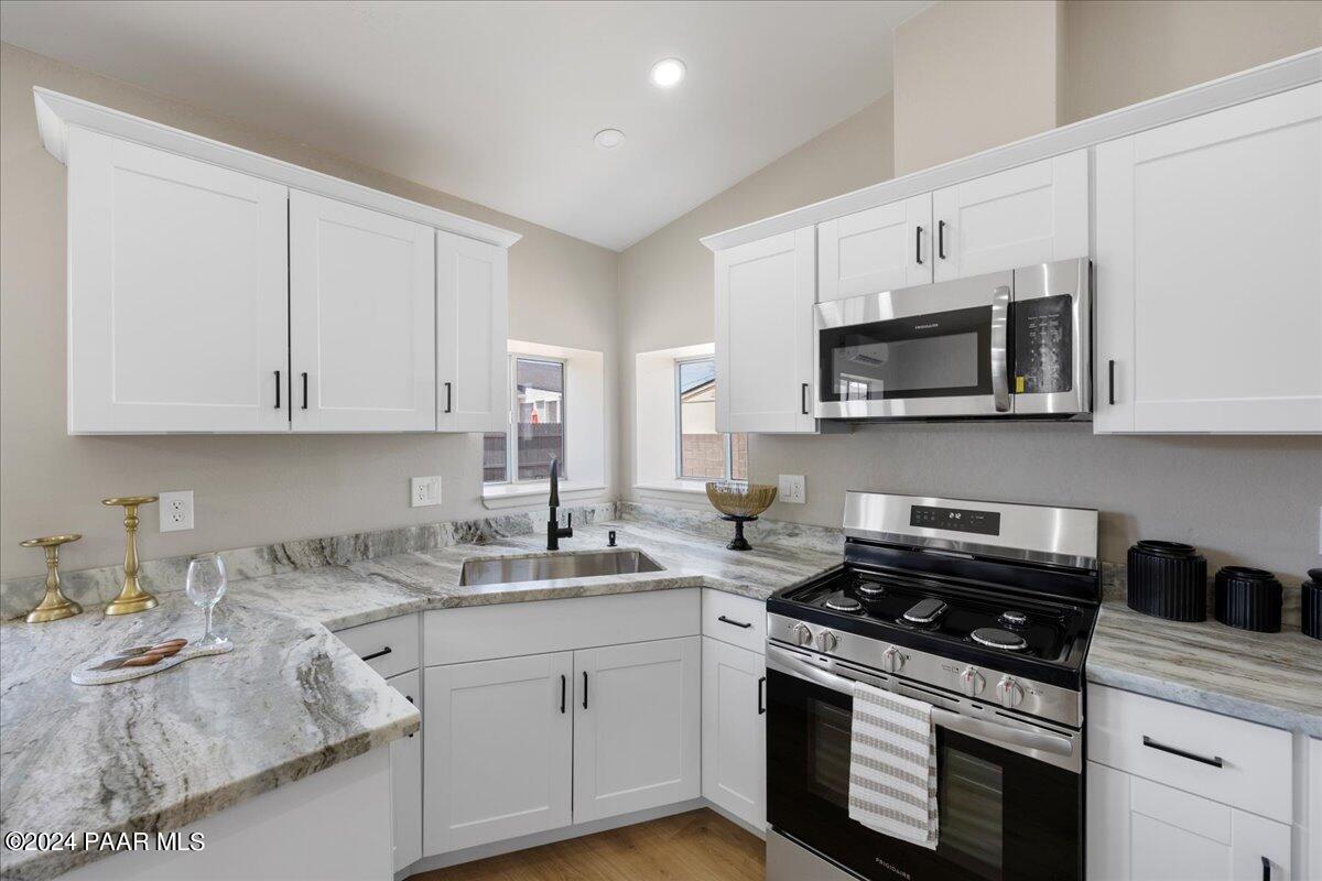 4886 North Meixner Road Prescott Valley, AZ 86314 - Photo 12 of 28 14-Kitchen
