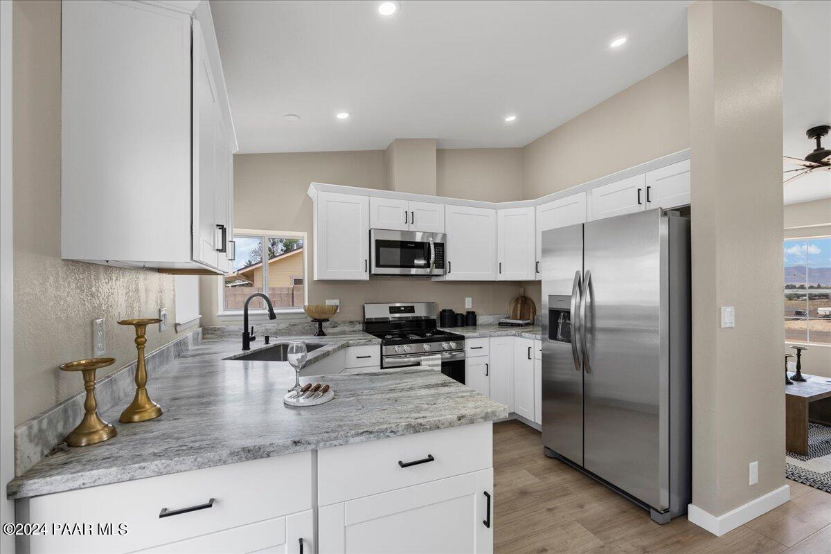 4886 North Meixner Road Prescott Valley, AZ 86314 - Photo 13 of 28 15-Kitchen
