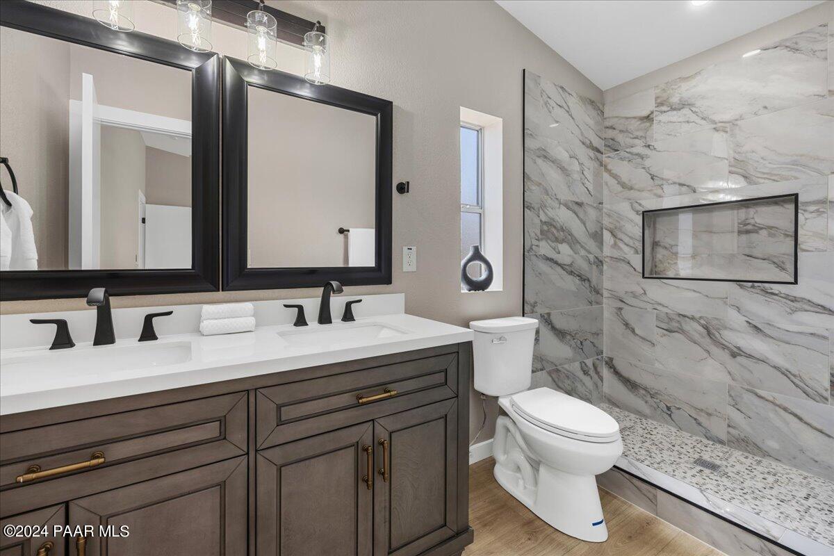 4886 North Meixner Road Prescott Valley, AZ 86314 - Photo 18 of 28 20-Primary Bathroom