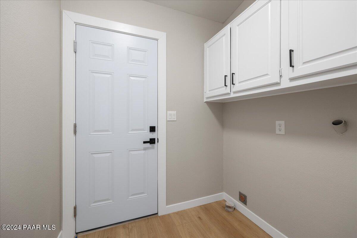 4886 North Meixner Road Prescott Valley, AZ 86314 - Photo 22 of 28 24-Laundry Room