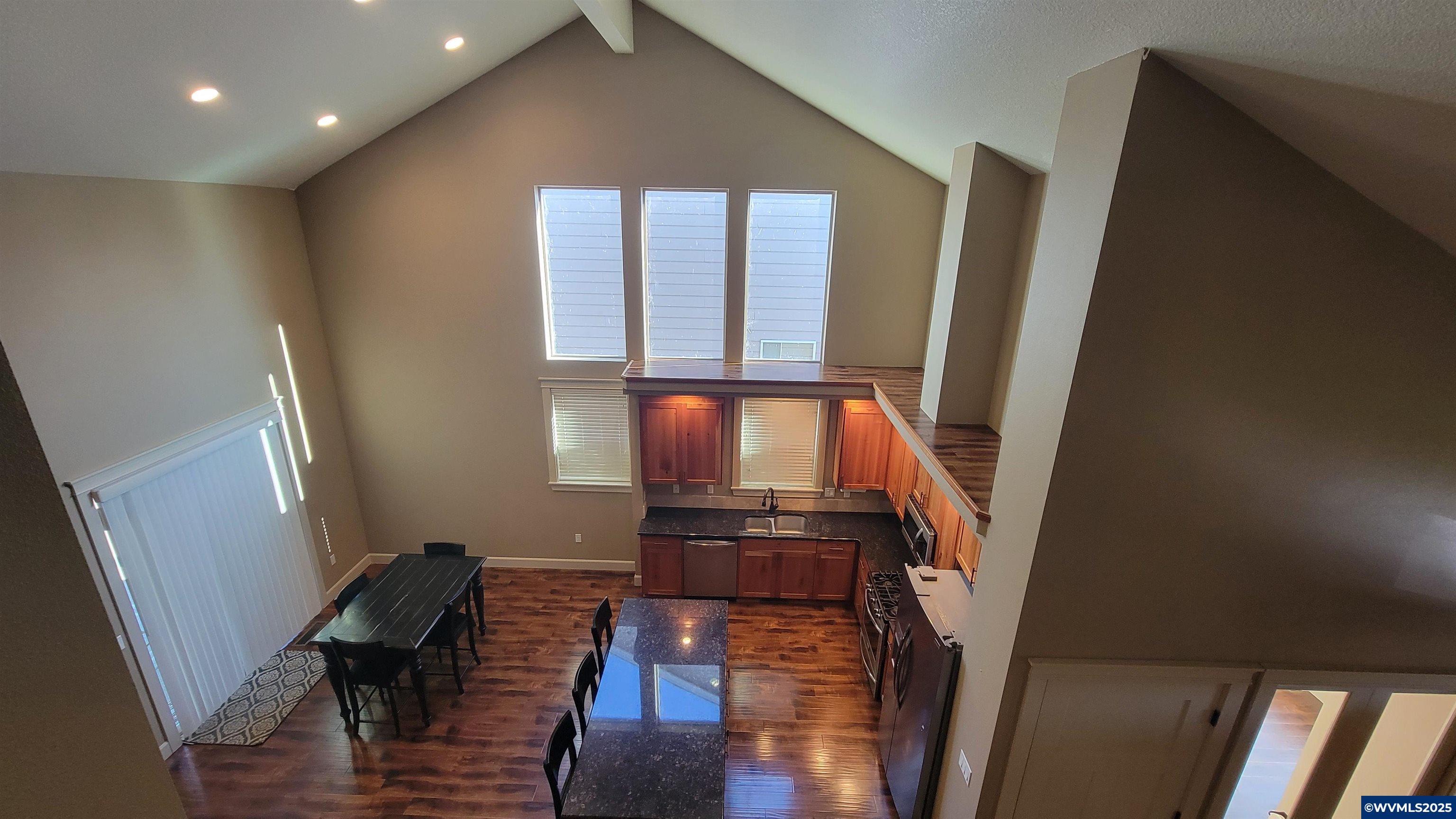 1047 Robbins Way Lebanon, OR 97355 - Photo 8 of 28
