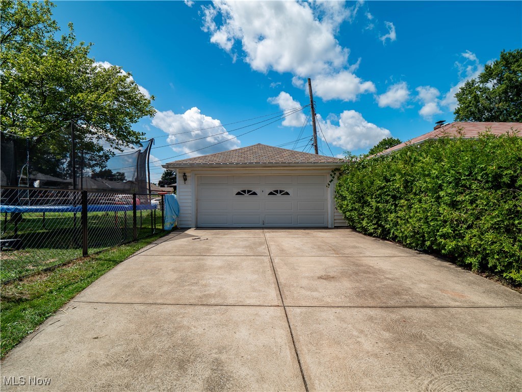 9114 Reichert Road Parma, OH 44130 - Photo 31 of 48