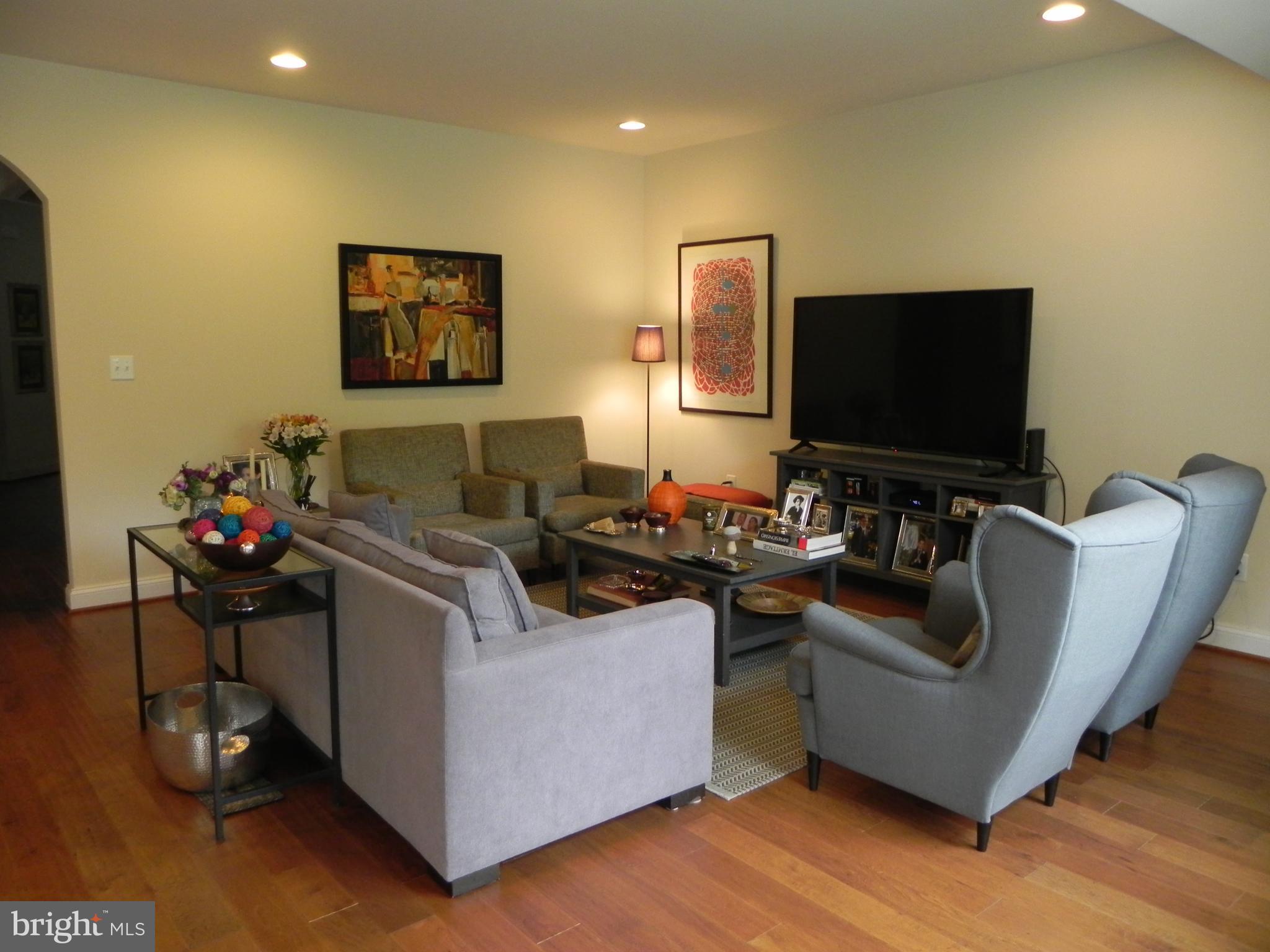 420 Quarry Point Road Malvern, PA 19355 - Photo 5 of 17 LIving Room