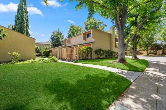 $998,888 | 125 Connemara Way, Unit 3, Sunnyvale, CA 94087