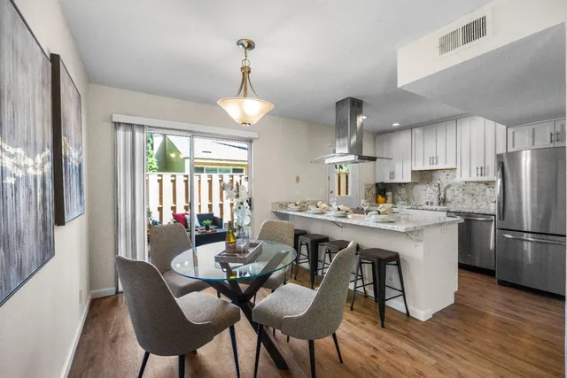 $998,888 | 125 Connemara Way, Unit 3, Sunnyvale, CA 94087