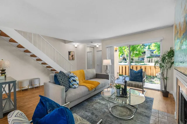 $998,888 | 125 Connemara Way, Unit 3, Sunnyvale, CA 94087