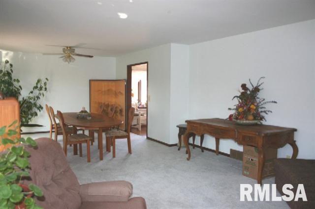 2262 West Hill Road Muscatine, IA 52761 - Photo 4 of 10 Gallery Image 4