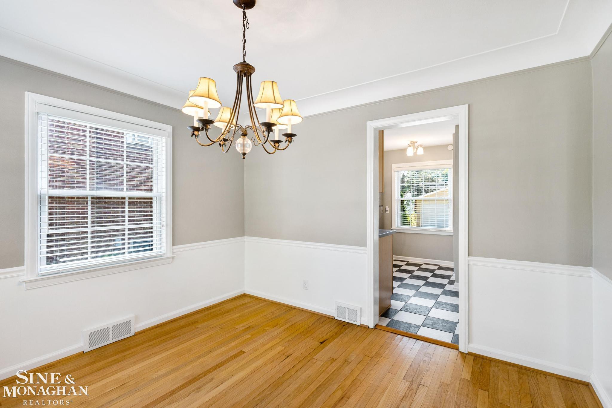 1883 Oxford Road Grosse Pointe, MI 48236 - Photo 7 of 23 50155159-92a99a66-4345-4834-a5c5-c102a61f6b80.JPG