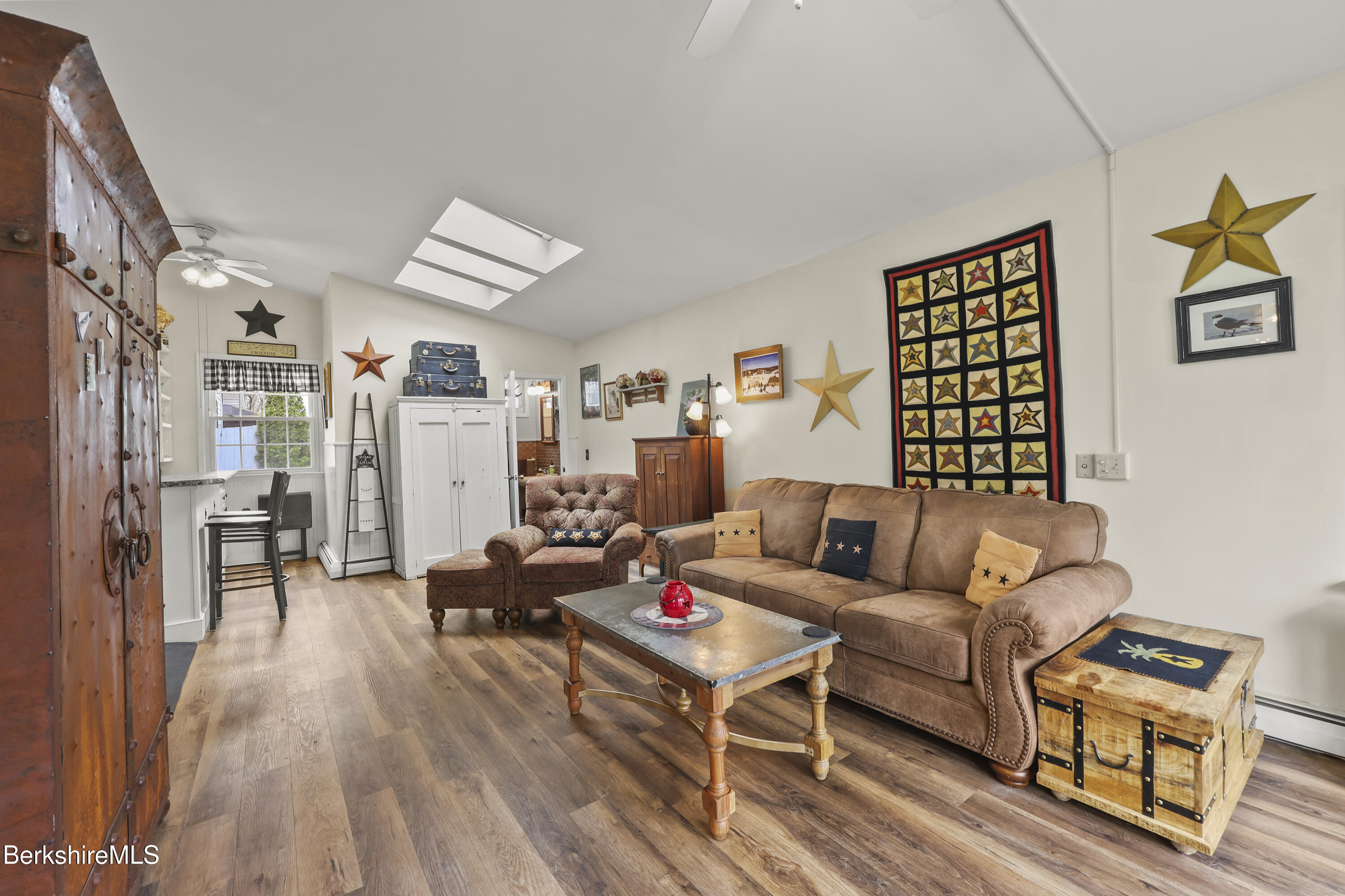 133 Pomeroy Avenue Pittsfield, MA 01201 - Photo 23 of 50 family room