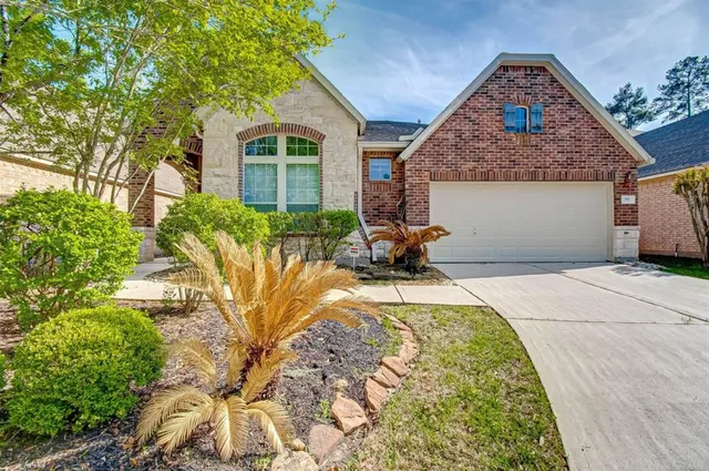 $2,700 | 75 Tapestry Forest Place, The Woodlands, TX 77381