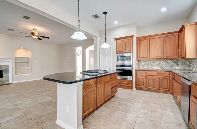 $2,700 | 75 Tapestry Forest Place, The Woodlands, TX 77381