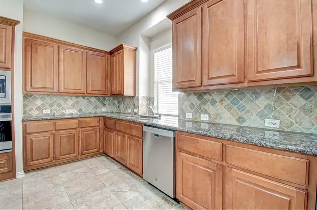 $2,700 | 75 Tapestry Forest Place, The Woodlands, TX 77381