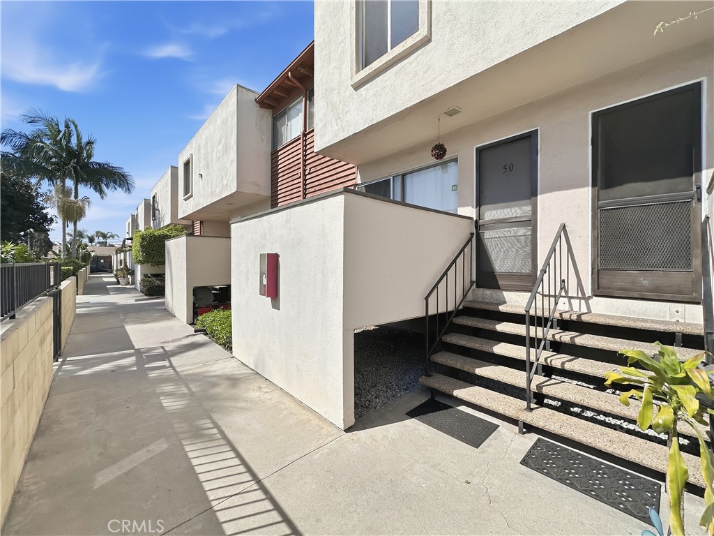 7033 Stewart And Gray Road Downey, CA 90241 - Photo 1 of 38 Entry