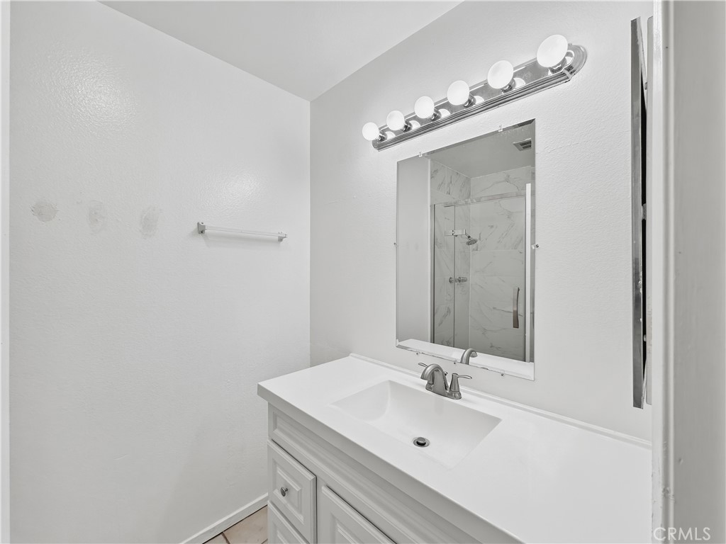 7033 Stewart And Gray Road Downey, CA 90241 - Photo 18 of 38 Master Bath