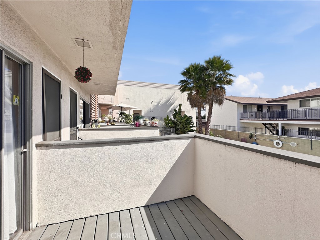 7033 Stewart And Gray Road Downey, CA 90241 - Photo 5 of 38 Patio