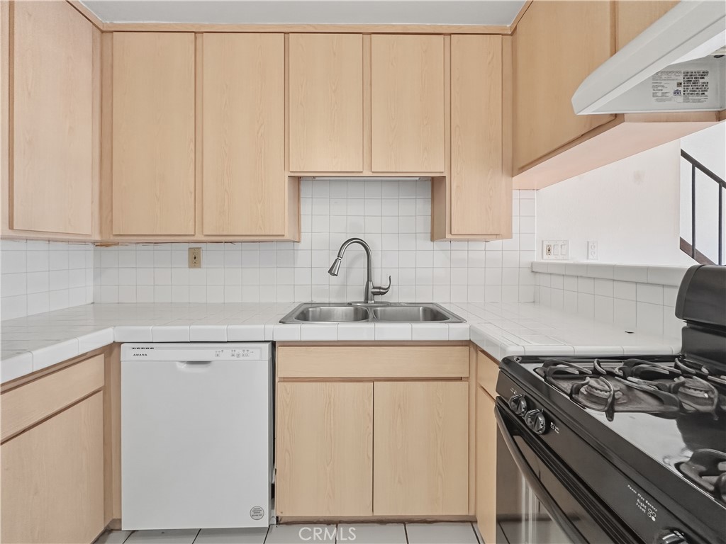 7033 Stewart And Gray Road Downey, CA 90241 - Photo 8 of 38