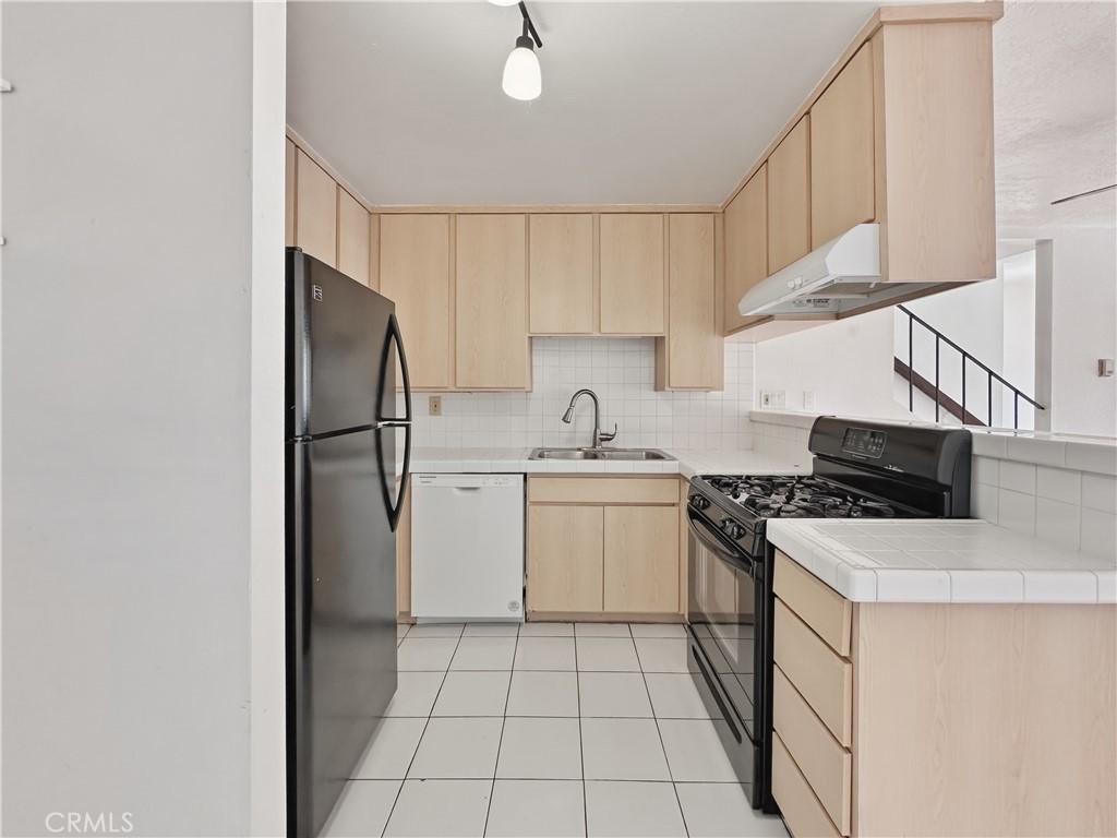 7033 Stewart And Gray Road Downey, CA 90241 - Photo 9 of 38