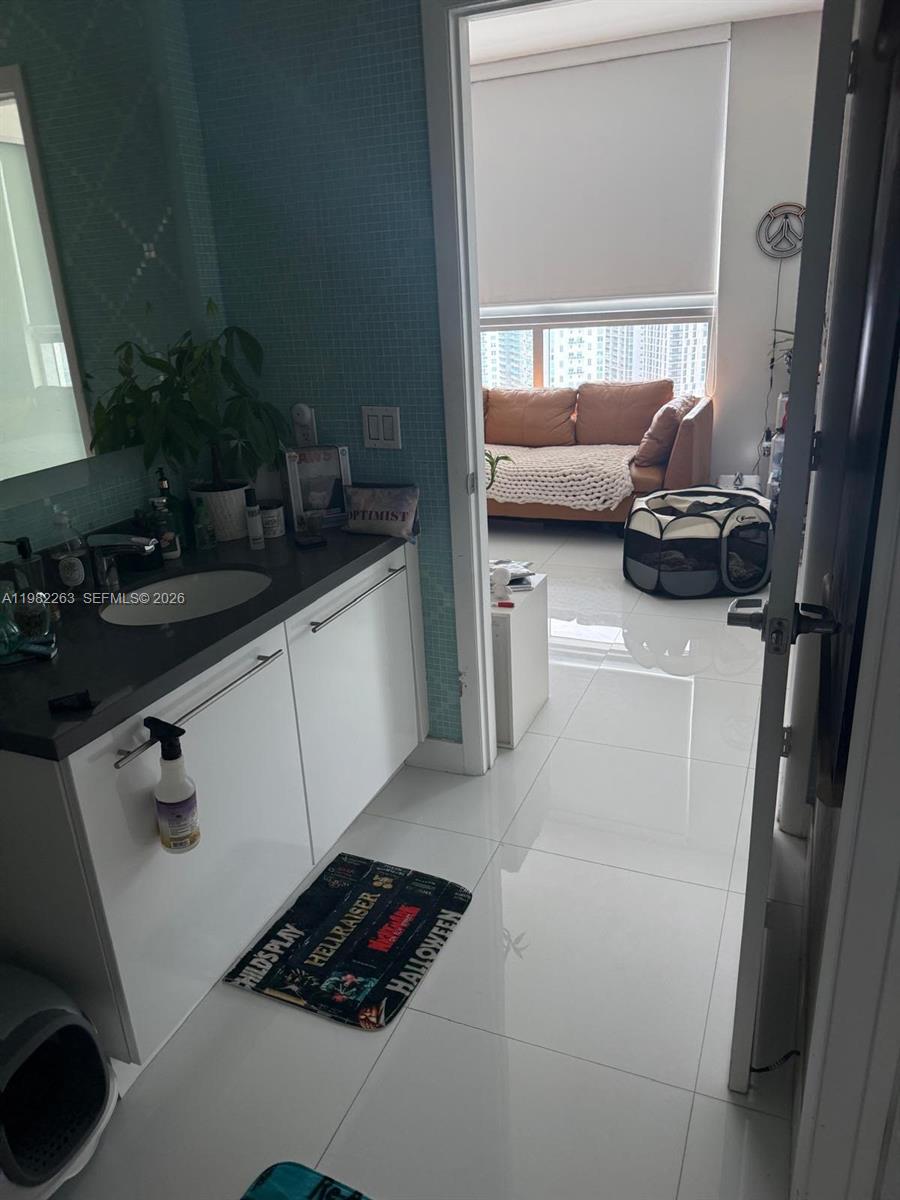 90 Southwest 3rd Street, Unit 3203 Miami, FL 33130 - Photo 5 of 6