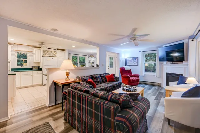 $1,950 | 503 Old Bartlett Road, Unit 1, Conway, NH 03860