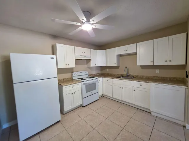 $1,800 | 1829 North A Street, Unit 61, Lake Worth Beach, FL 33460