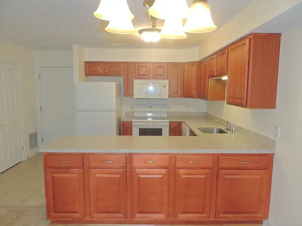 $289,000 | 27 Greenleaves Drive, Unit 726, Amherst, MA 01002