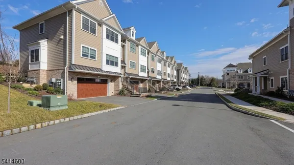 $924,900 | 8 Mikula Way, Florham Park, NJ 07932