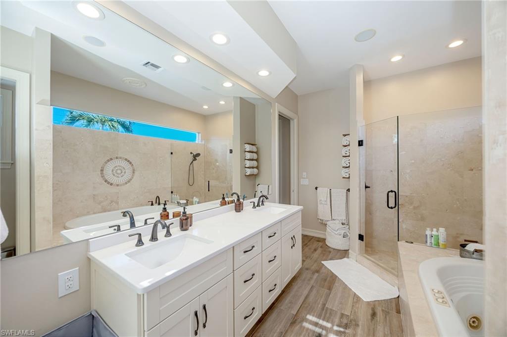 8137 Ronda Court Naples, FL 34109 - Photo 14 of 35 Gallery Image 14