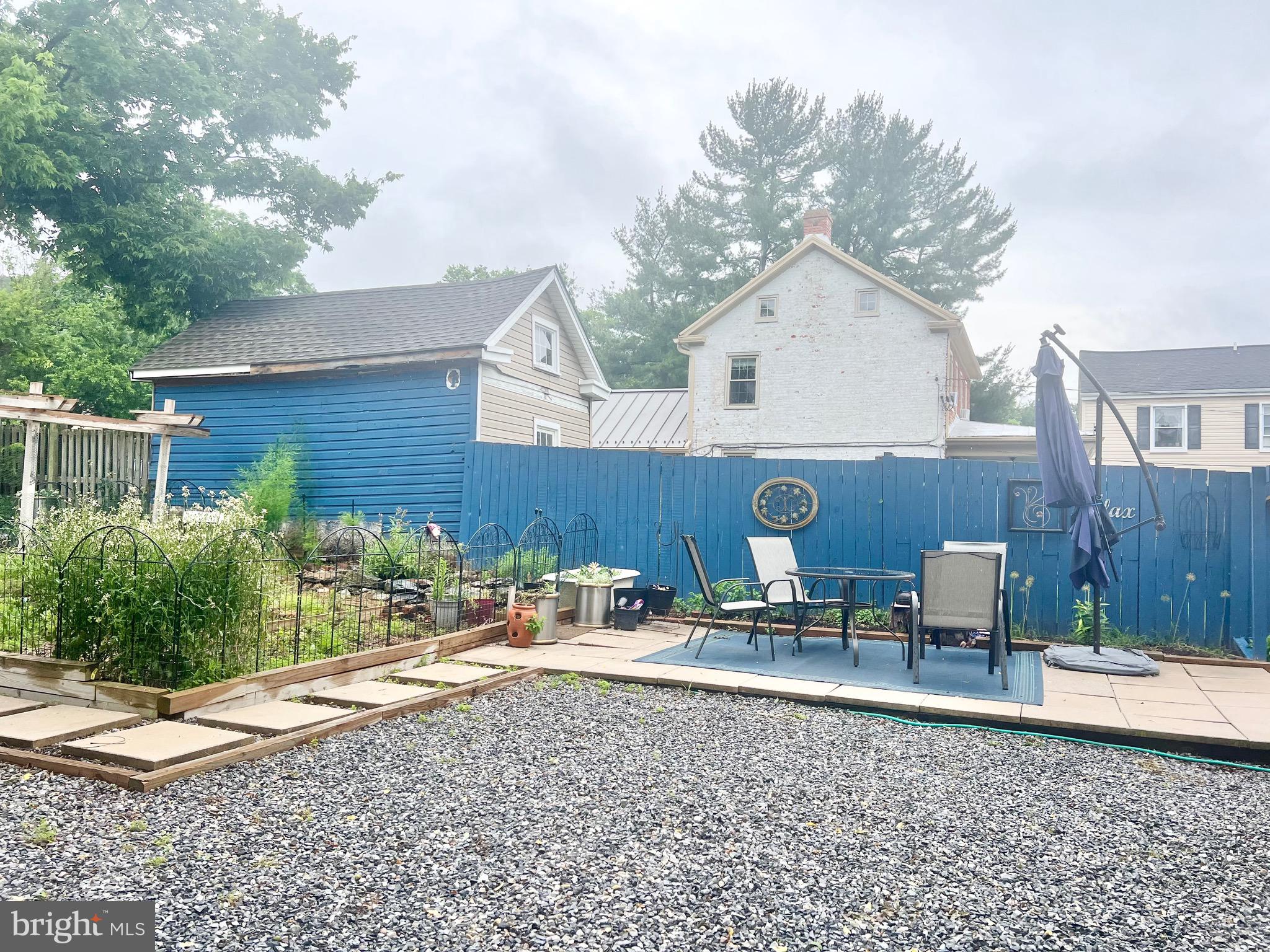 33 South Main Street Boonsboro, MD 21713 - Photo 32 of 34 a view of a chairs and table in backyard