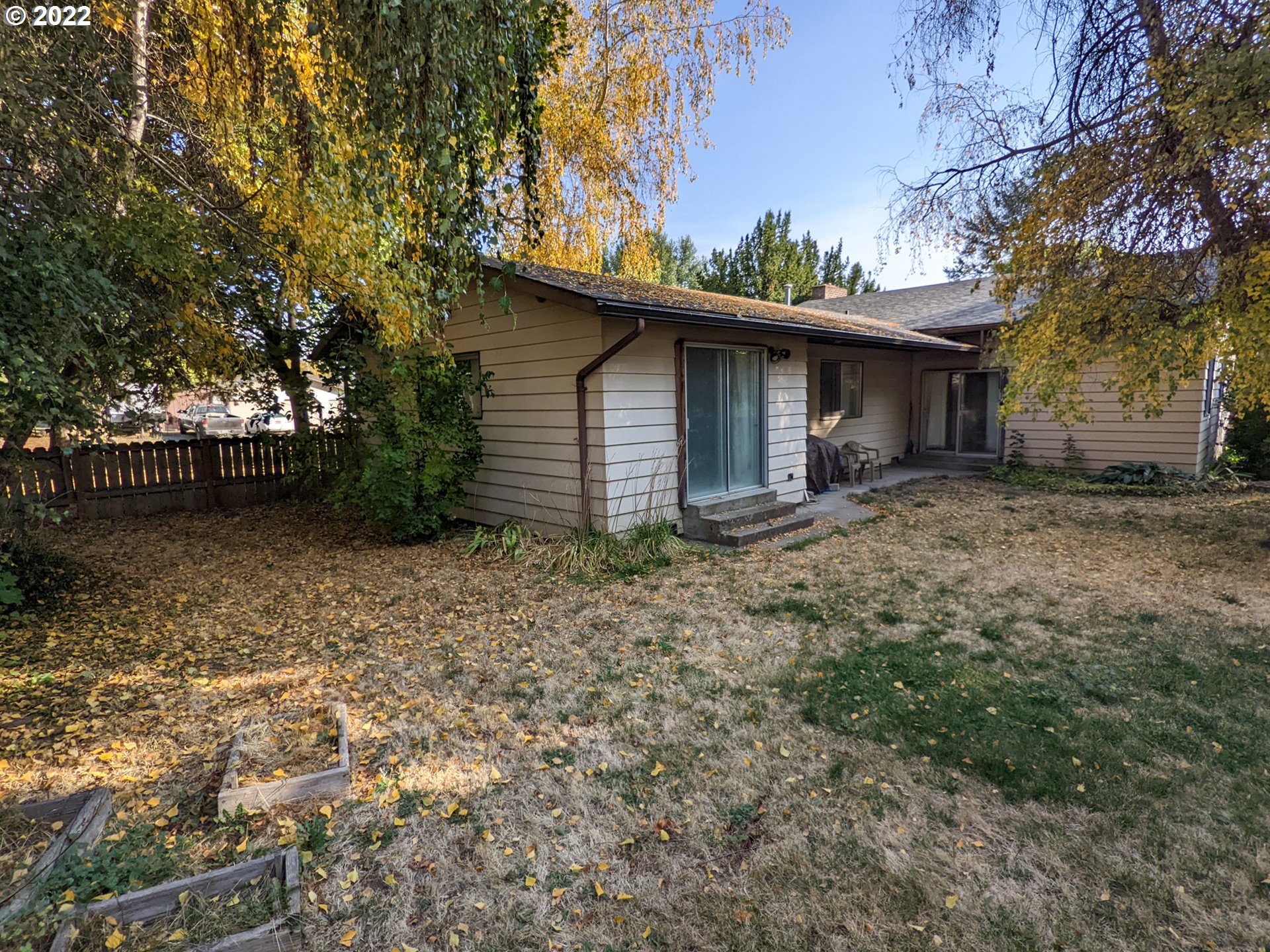 680 Ruckman Avenue Imbler, OR 97841 - Photo 18 of 24 a backyard of a house with lots of green space