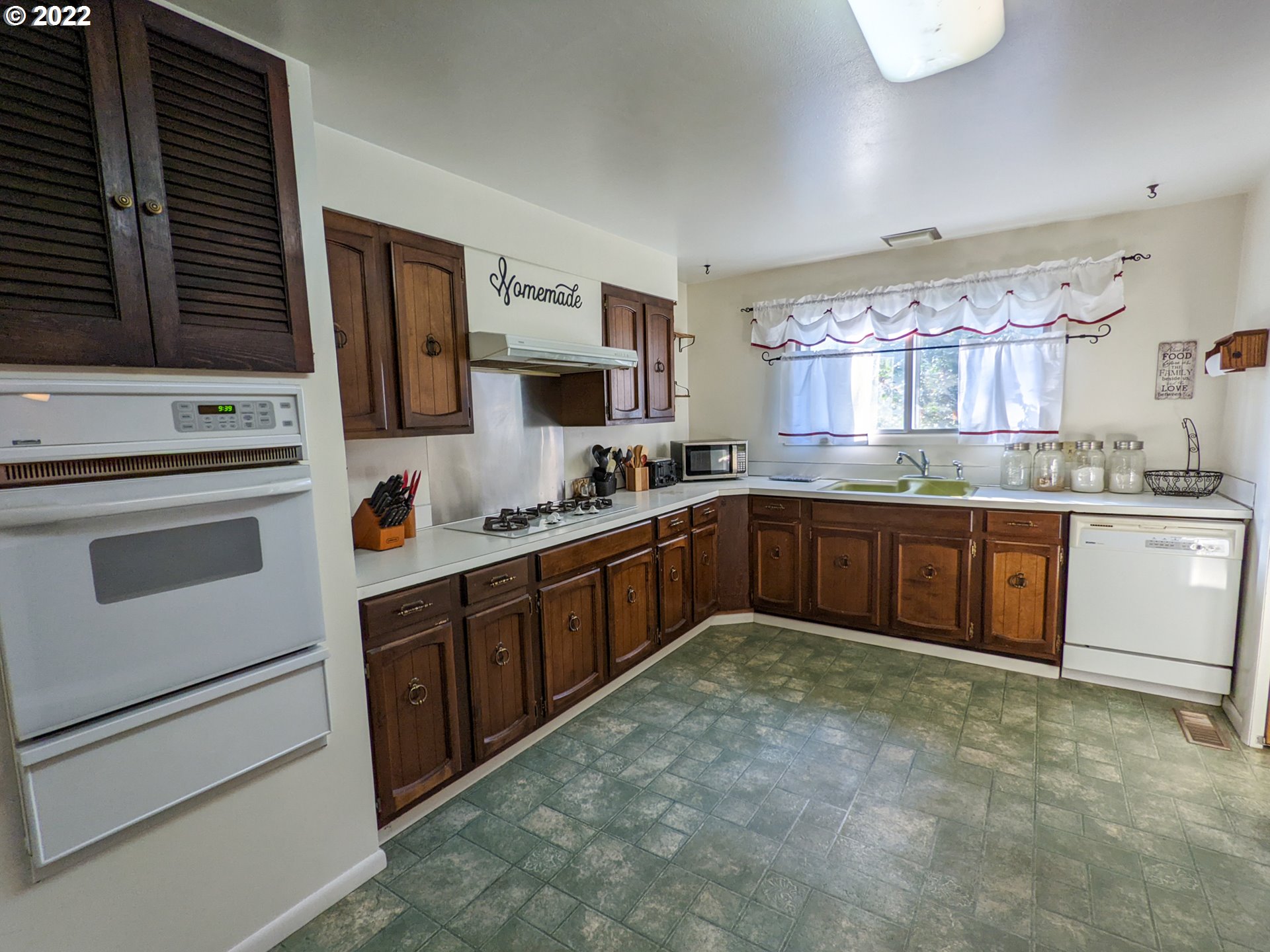 680 Ruckman Avenue Imbler, OR 97841 - Photo 2 of 24 a kitchen with a sink stove and cabinets